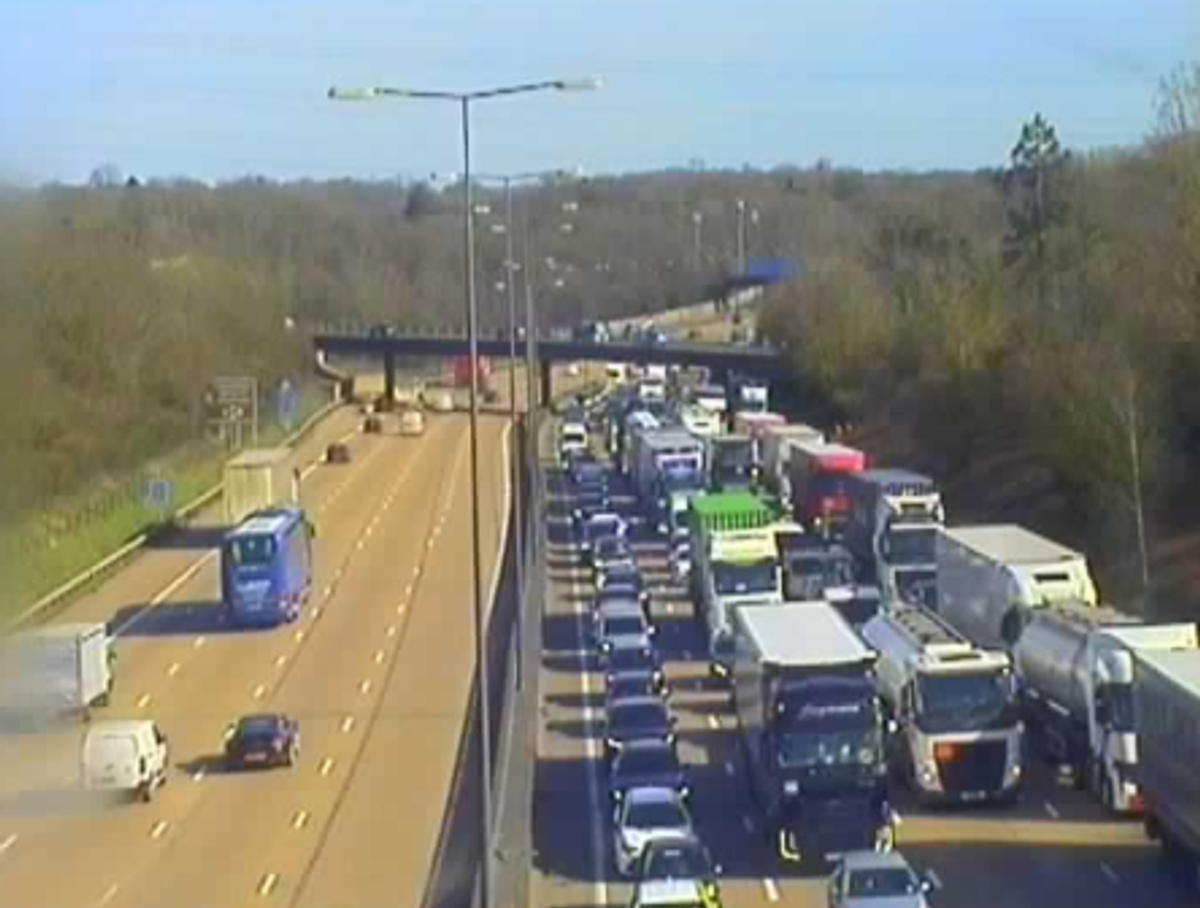 M25 Traffic Experiences Long Delays Following Lane Closures in Surrey
