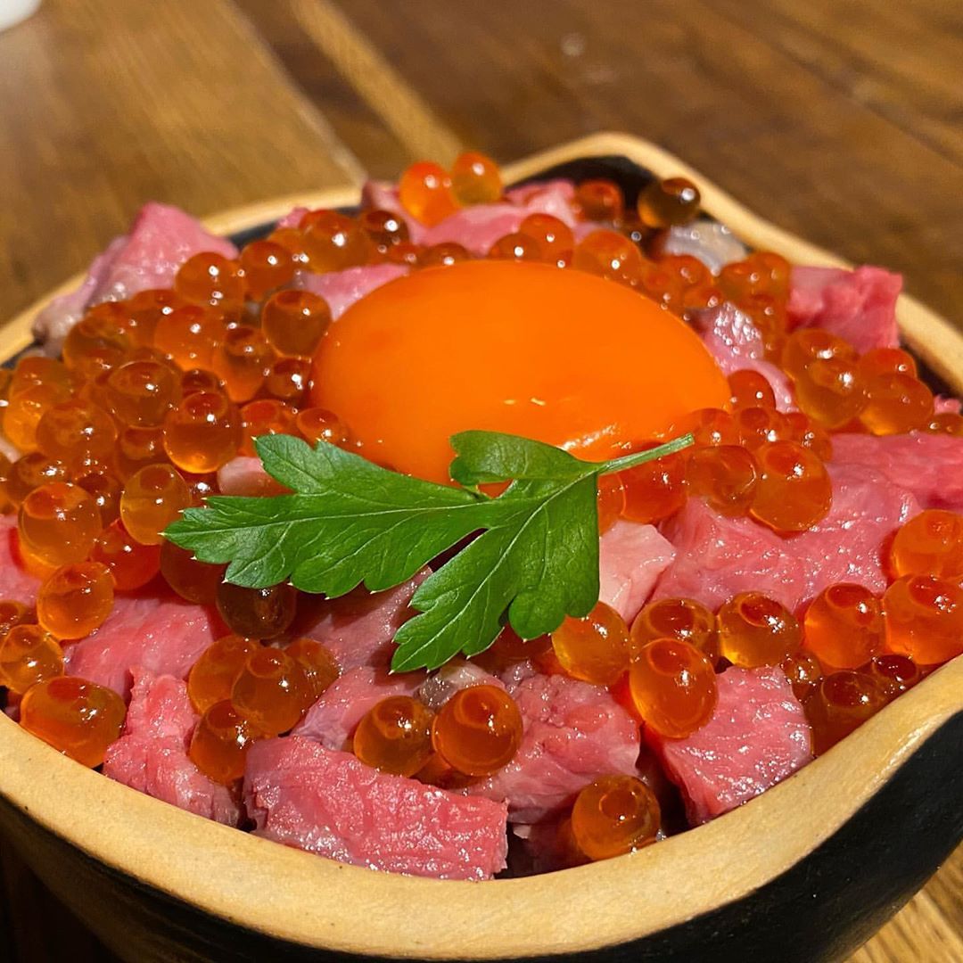 【2026最新】梅田の夜ご飯はどこへ行く？高層ビル群の最新ナイトグルメから昭和レトロ横丁まで完全取材
