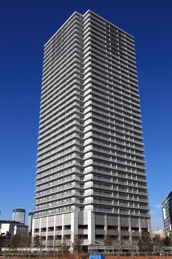 豪華タワマン官舎・東雲住宅の現在｜格安家賃の真相と避難者問題の全貌