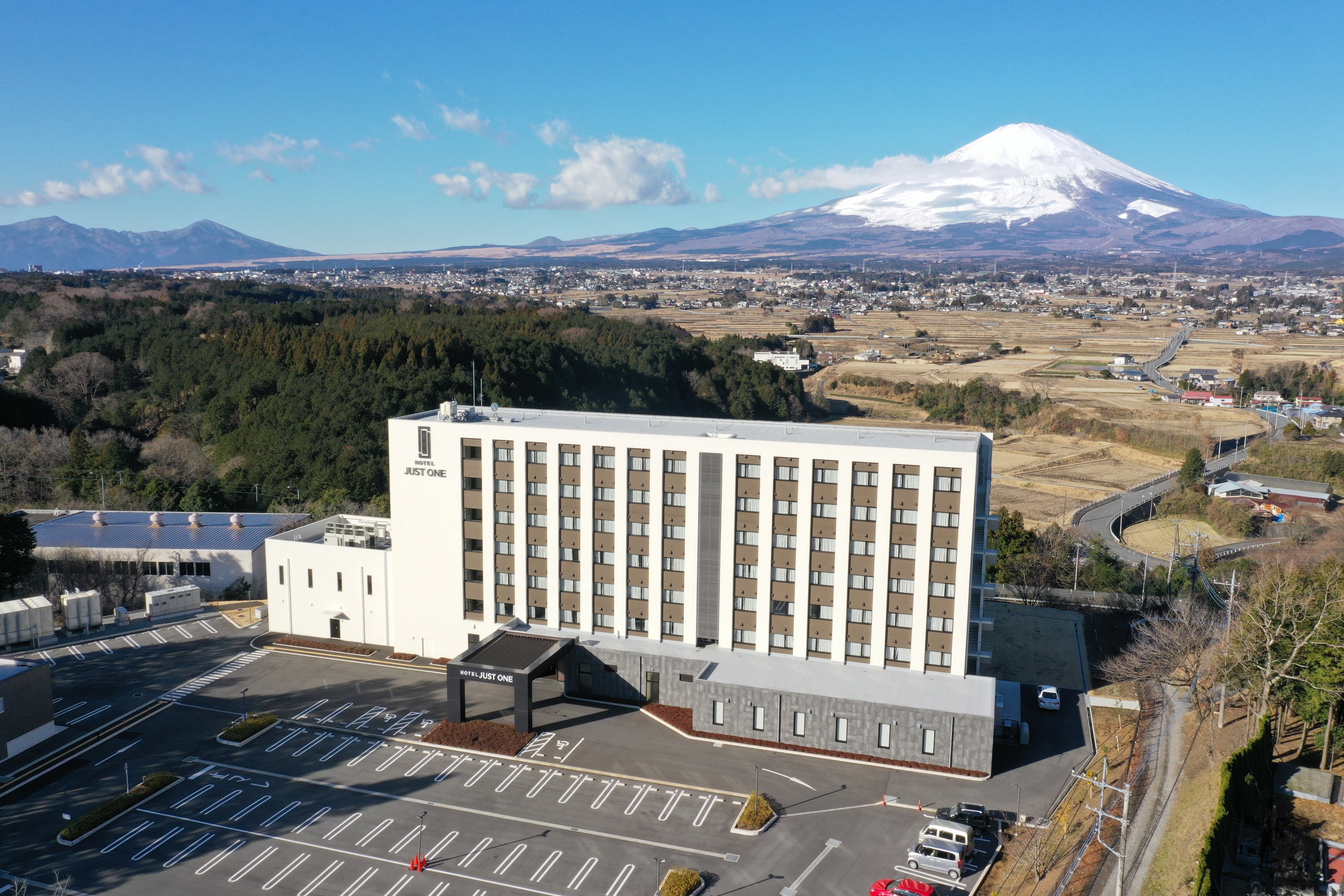 【2026年最新現地レポ】富士山を望む隠れた神ホテル「ホテル ジャスト ワン 富士 小山」が車旅・観戦組に圧倒的支持を受ける理由