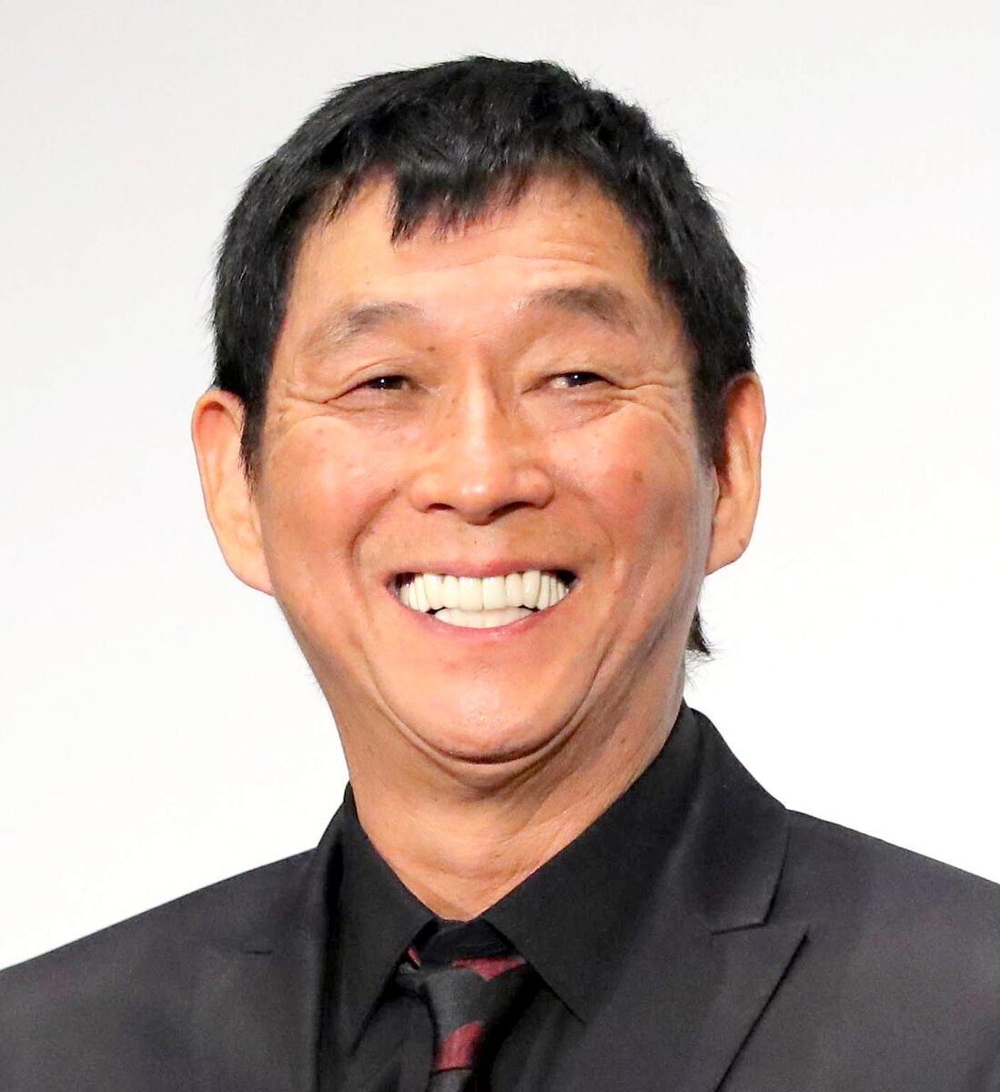 明石家さんまの現在年齢と驚異の健康法！引退説の噂と独占裏話
