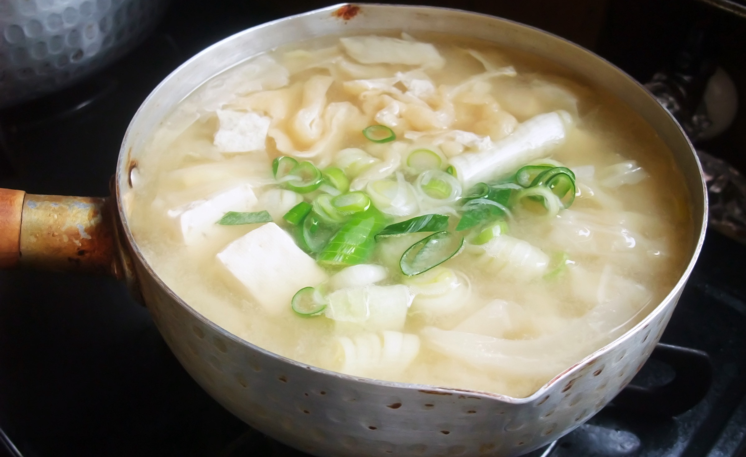 味噌汁を沸騰させてはいけない本当の理由！香りと乳酸菌を守るプロの極意
