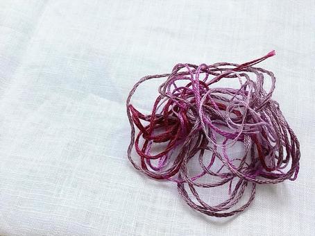 「タイパ」疲れの果てに。なぜ今、私たちは「切れたはずの糸」を手繰り寄せるのか？