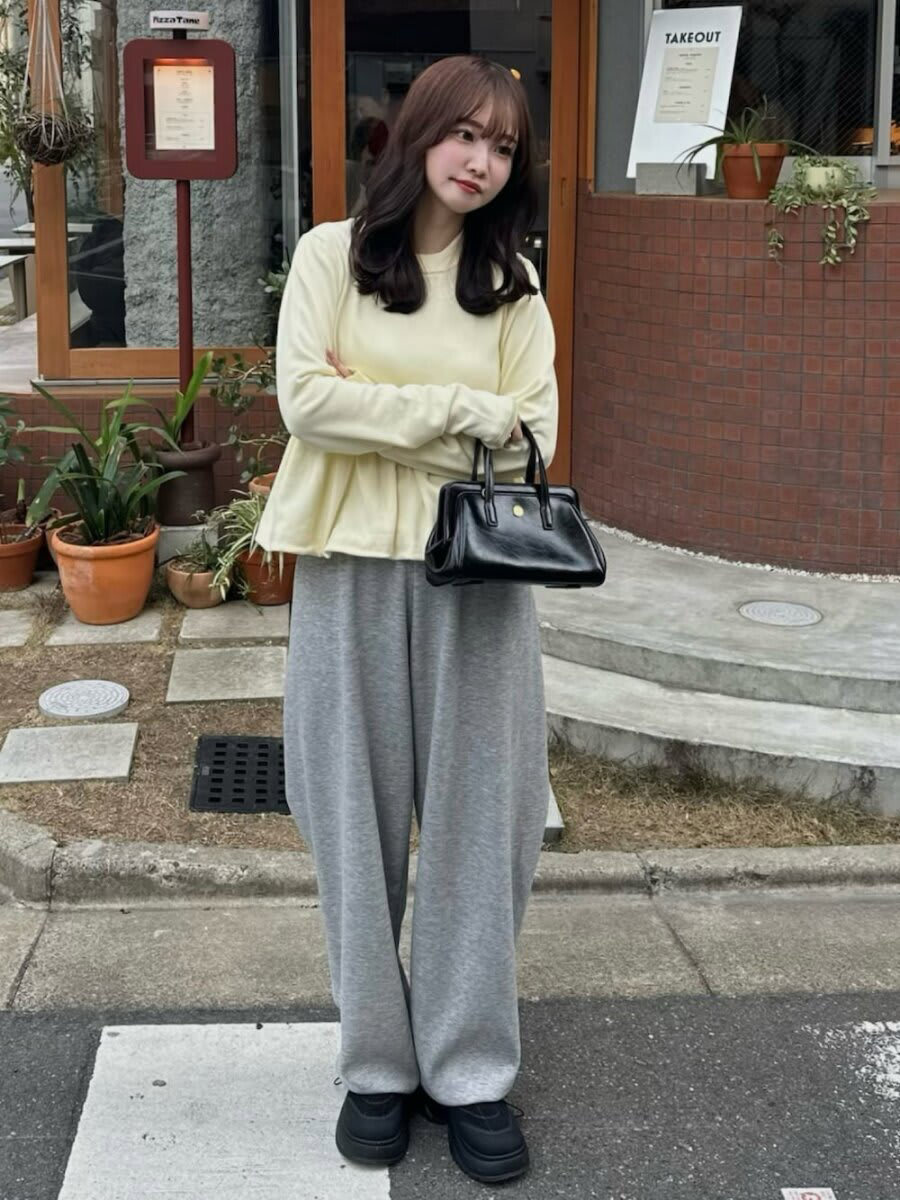 【2026年最新】「スウェットパンツ」を解体する：大人の日常着をラグジュアリーへ昇華させるスタイリングの新常識