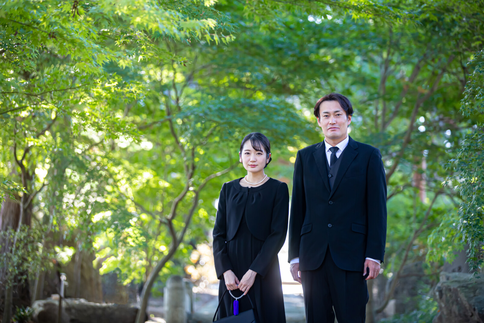 猛暑の葬式で半袖はNg？夏の服装マナーと後悔しない男女別の正解