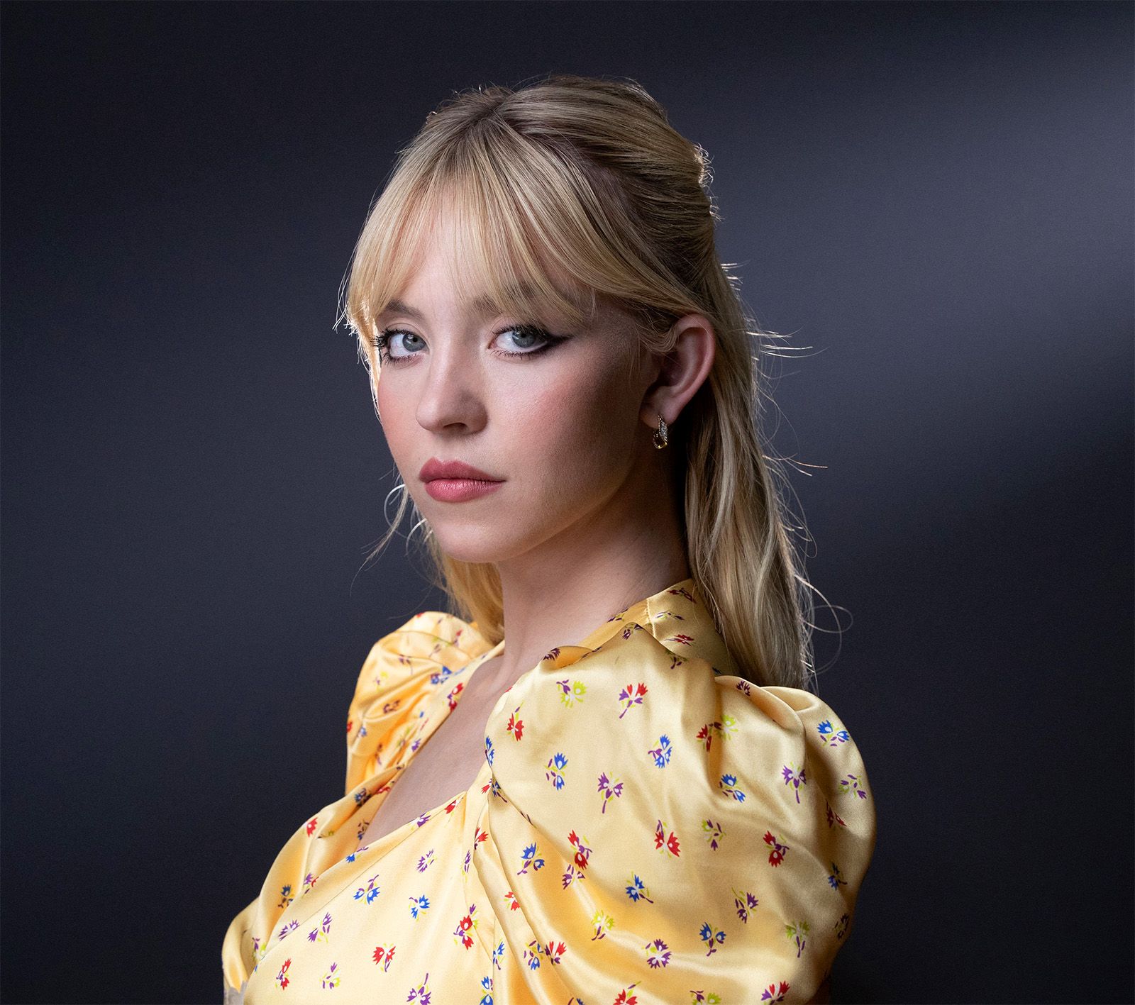 【2026年最新】Z世代の映画界を支配する女優シドニー・スウィーニー、プロデューサーとしてもトップに上り詰めた新時代のハリウッド覇者