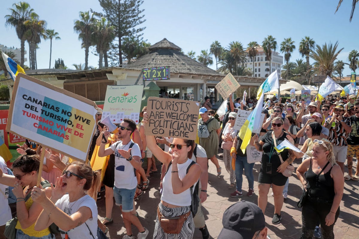 Canary Islands Hospitality Workers' Strike Threatens Disruption for Uk Tourists