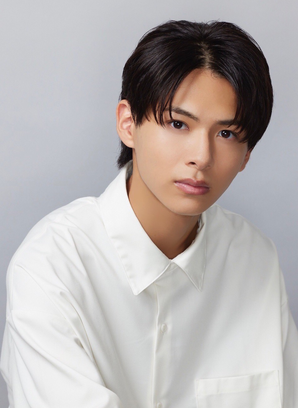 【2026年最新】「戦隊ヒーロー」から劇的な変貌へ——俳優・小宮璃央が今、世代を超えて人々を惹きつける理由
