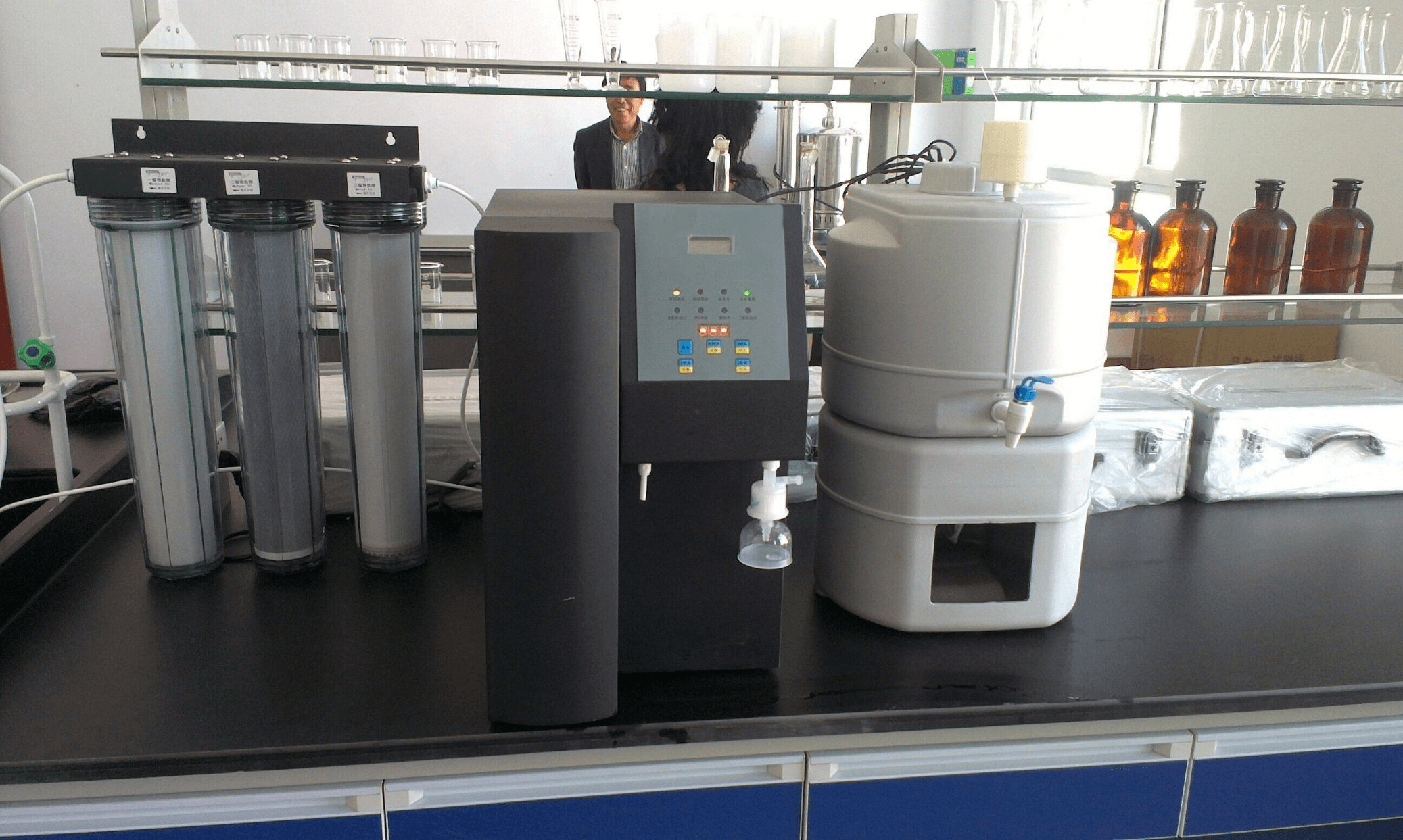 Water Purification System for Laboratory
