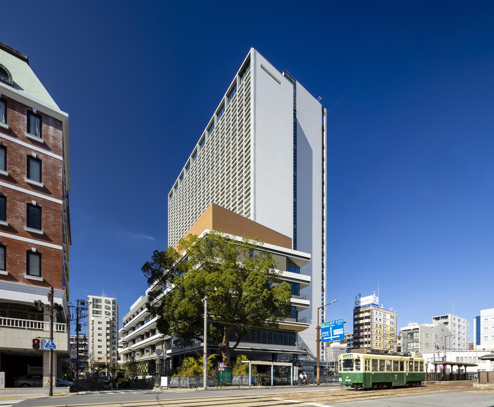 移転3年目の長崎市役所が魅せる変貌 行政Dxと賑わい創出が紡ぐ、坂の街の新たな未来図