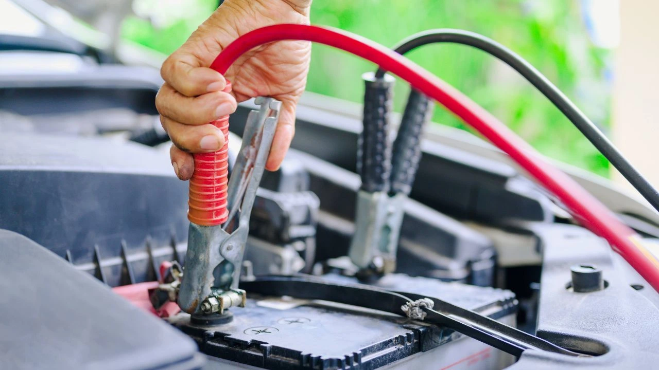 Can You Take off Jumper Cables While Car Is On