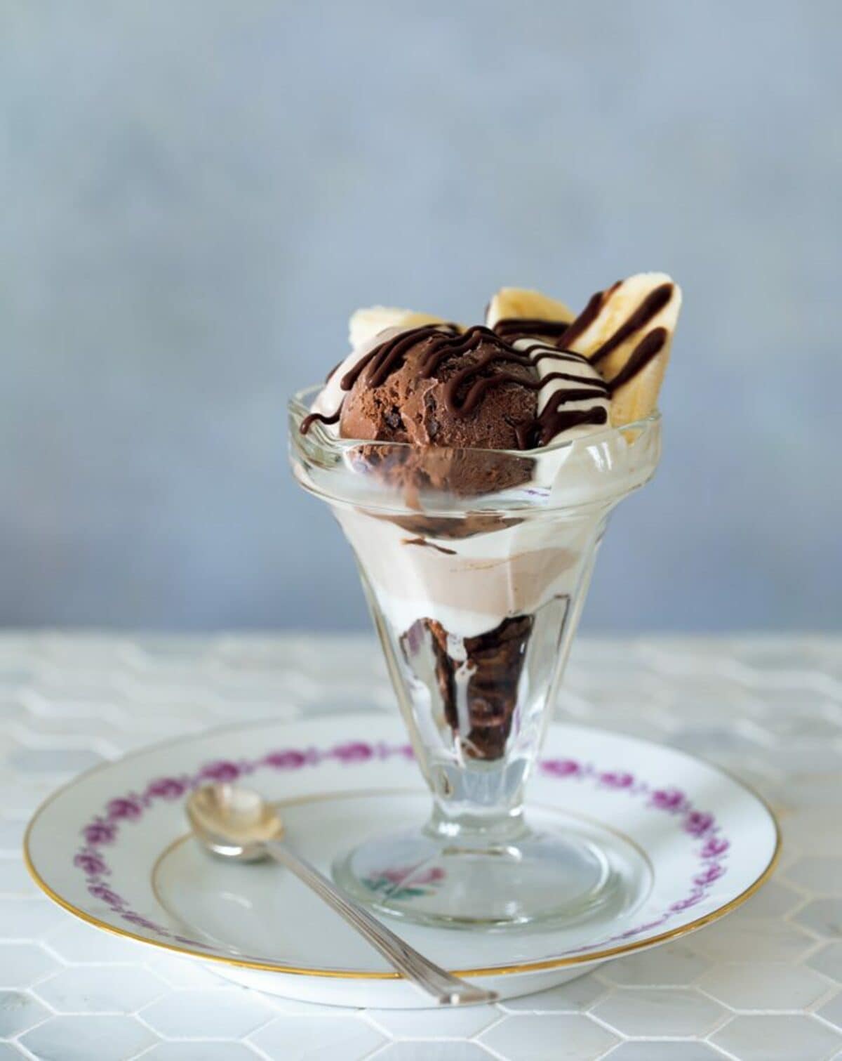 【2026年最新】1杯5000円でも予約殺到。日本の「チョコレート パフェ」が到達した贅沢と構造美の新境地