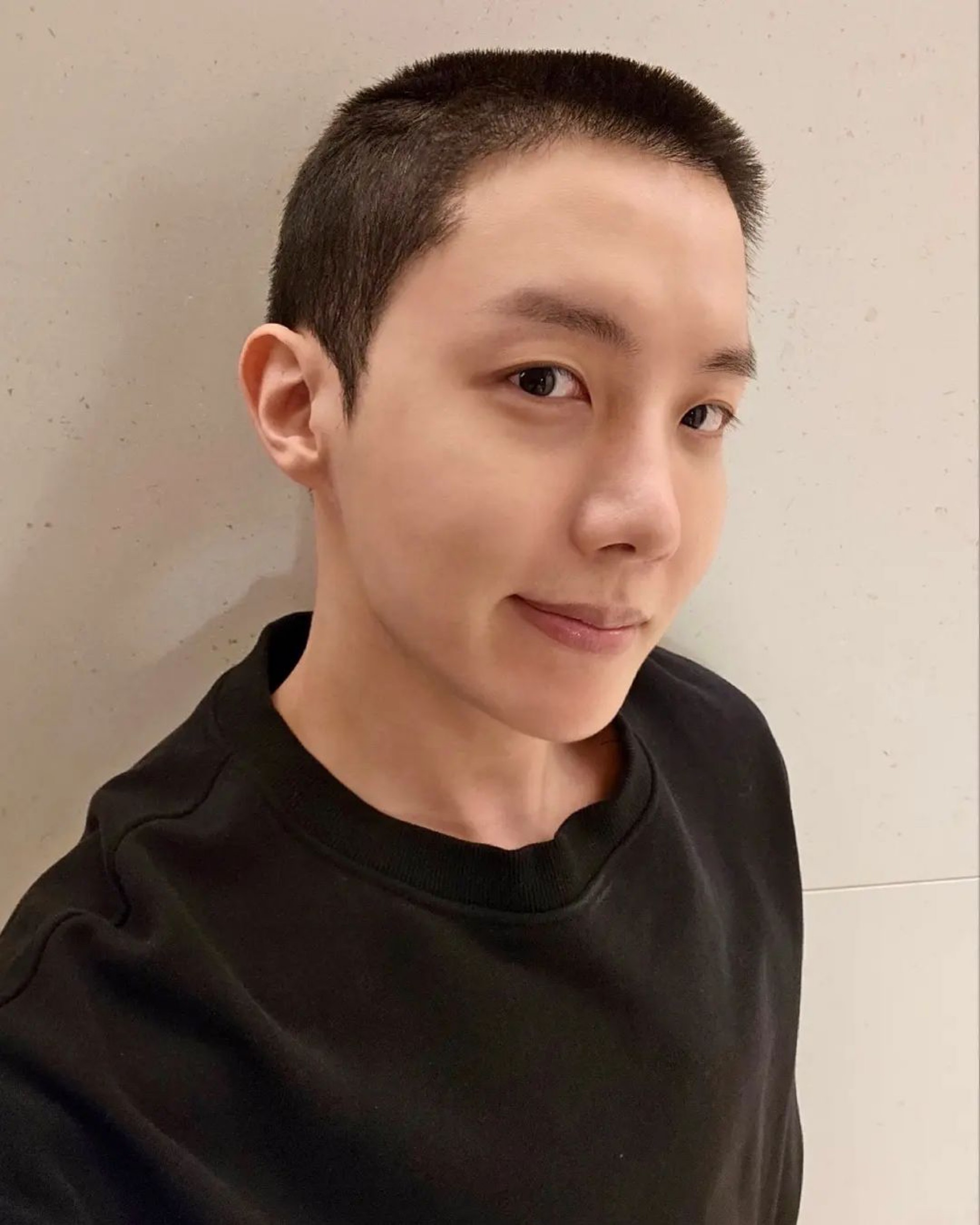 BtsのJ-Hopeが放つ衝撃！完全体復帰とソロツアーの全貌