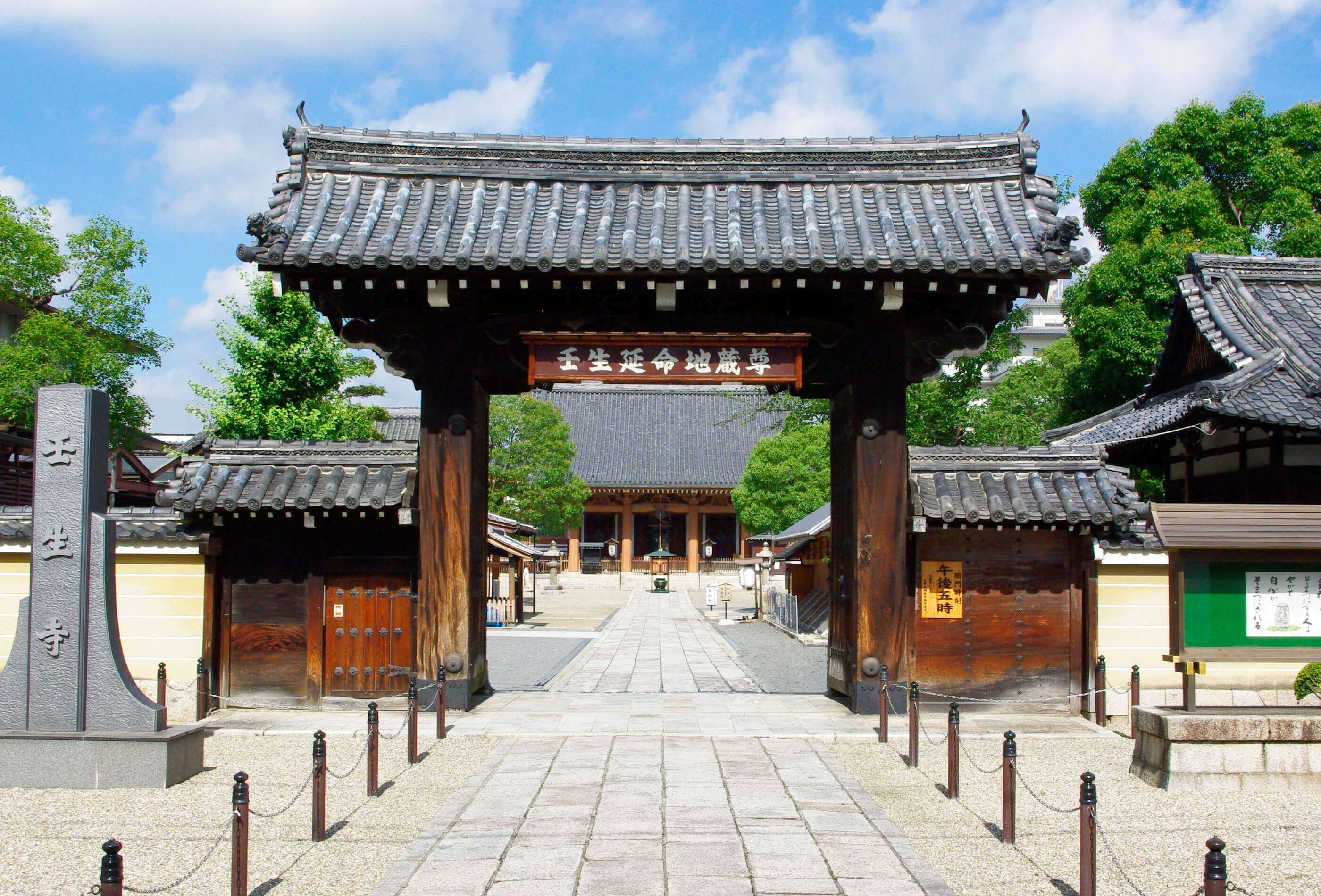 新選組ゆかりの地・壬生寺の知られざる歴史と最新拝観の見どころ解説