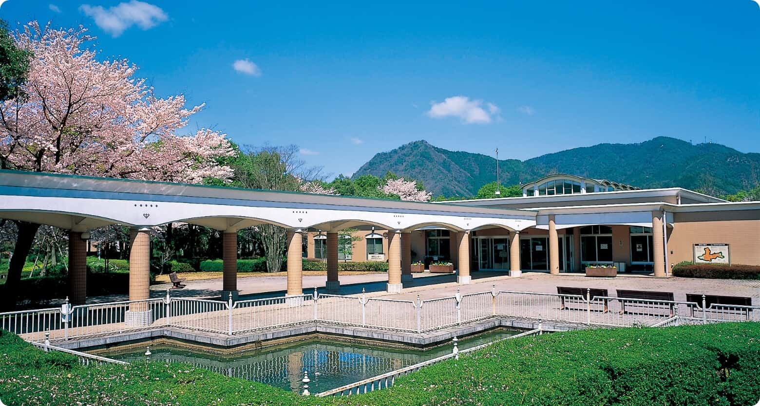 関西池田記念墓地公園の費用と評判！学会員以外の納骨実態と利用条件を検証