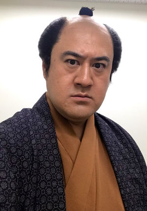 「シンデレラおじさん」の知られざる原点――小手伸也が泥臭くもがき続けた「演劇青年」の時代と、2026年現在の彼が放つ唯一無二の輝き