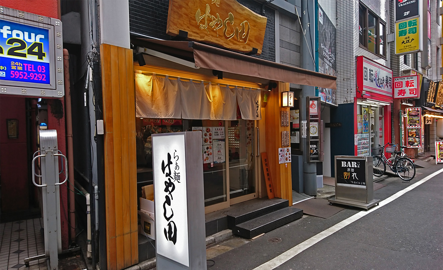 なぜ人は金を払って眠るのか？「添い寝屋」急増の裏と癒やしのリアル